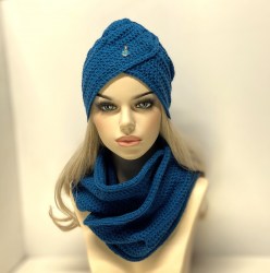 Ръчно плетена дамска шапка чалма и шал - синьо миконос